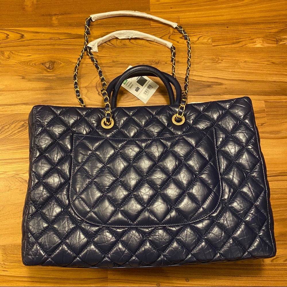 🚫SOLD🚫 BNWT Chanel Large Shopping Tote Navy GHW - Picture 4 of 10